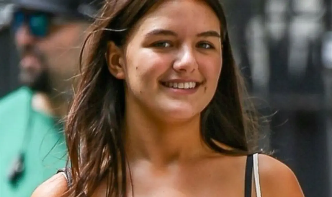Hija de Tom Cruise se quita apellido