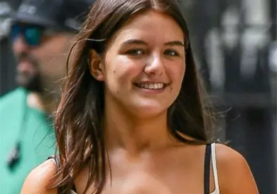 Hija de Tom Cruise se quita apellido