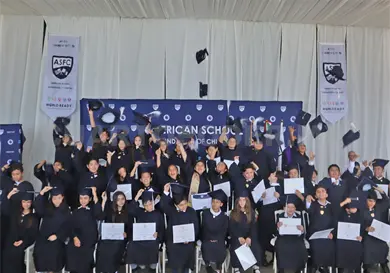 Primaria y secundaria se gradúan Primaria y secundaria se gradúan
