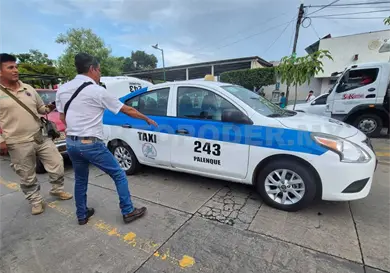 Presunto agente es arrestado tras colisi&oacute;n