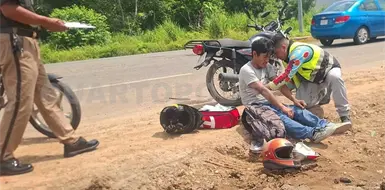 Motorista se estampa contra una camioneta