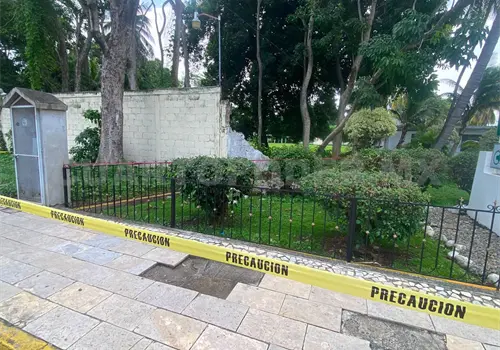 Se desploma barda perimetral en escuela secundaria