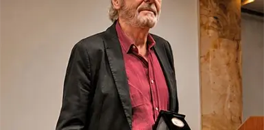 Carlos Converso recibe medalla