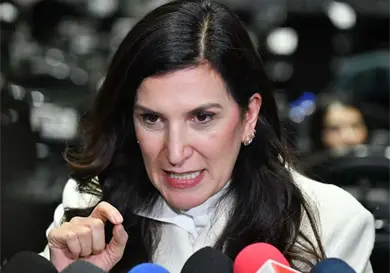 Se lanza Kenia L&oacute;pez Rabad&aacute;n contra el INE