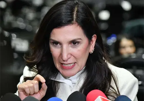Se lanza Kenia L&oacute;pez Rabad&aacute;n contra el INE