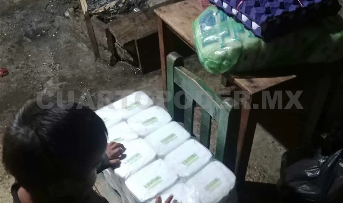 Después de que su caso se hiciera viral, comerciantes de SCLC llegaron para entregarles despensa y muebles. Cortesía