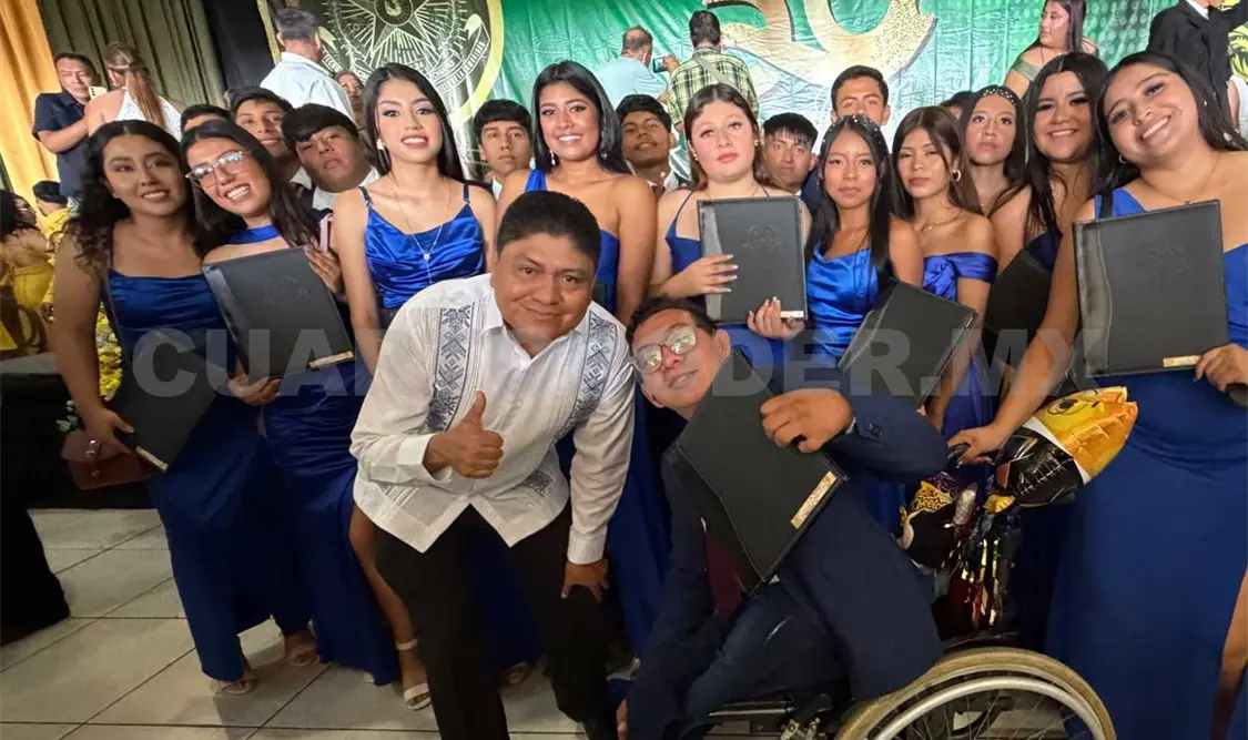 Su logro que fue reconocido por compañeros y docentes. Osman Toledo / CP