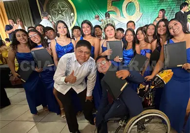 Vence barreras y concluye el bachillerato