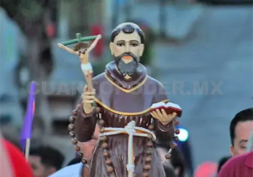 Reciben a la reliquia de San Francisco de Asís Reciben a la reliquia de San Francisco de Asís