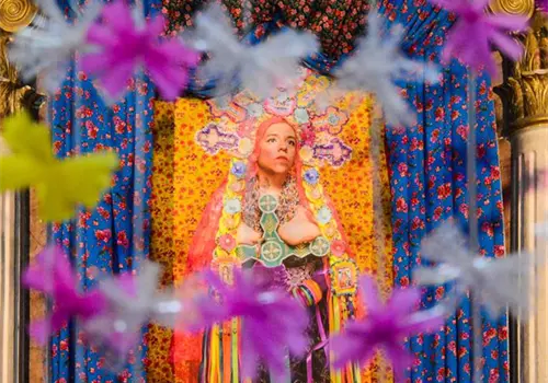 Una muestra sobre ser la "joya incómoda" Una muestra sobre ser la "joya incómoda"