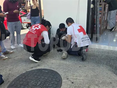 Convulsiona y derrapa; se golpe&oacute; con el pavimento