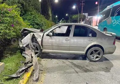 Chocan en la madrugada al tratar de cruzar bulevar Chocan en la madrugada al tratar de cruzar bulevar