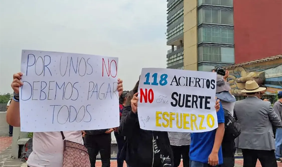 Los promoventes argumentan que la resolución vulnera el principio de seguridad jurídica al obligarlos a presentar una segunda evaluación. Cortesía