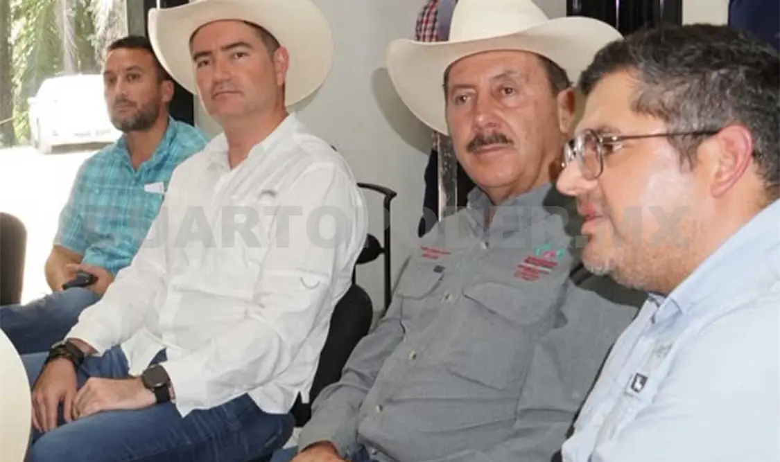 La delegación diplomática recorrió la planta extractora Palmosur y conoció el potencial agroindustrial de Chiapas. CP