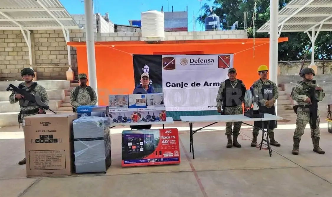 En el módulo están recibiendo armas, explosivos y cartuchos útiles, a cambio de aparatos electrónicos. Manuel Martínez / CP