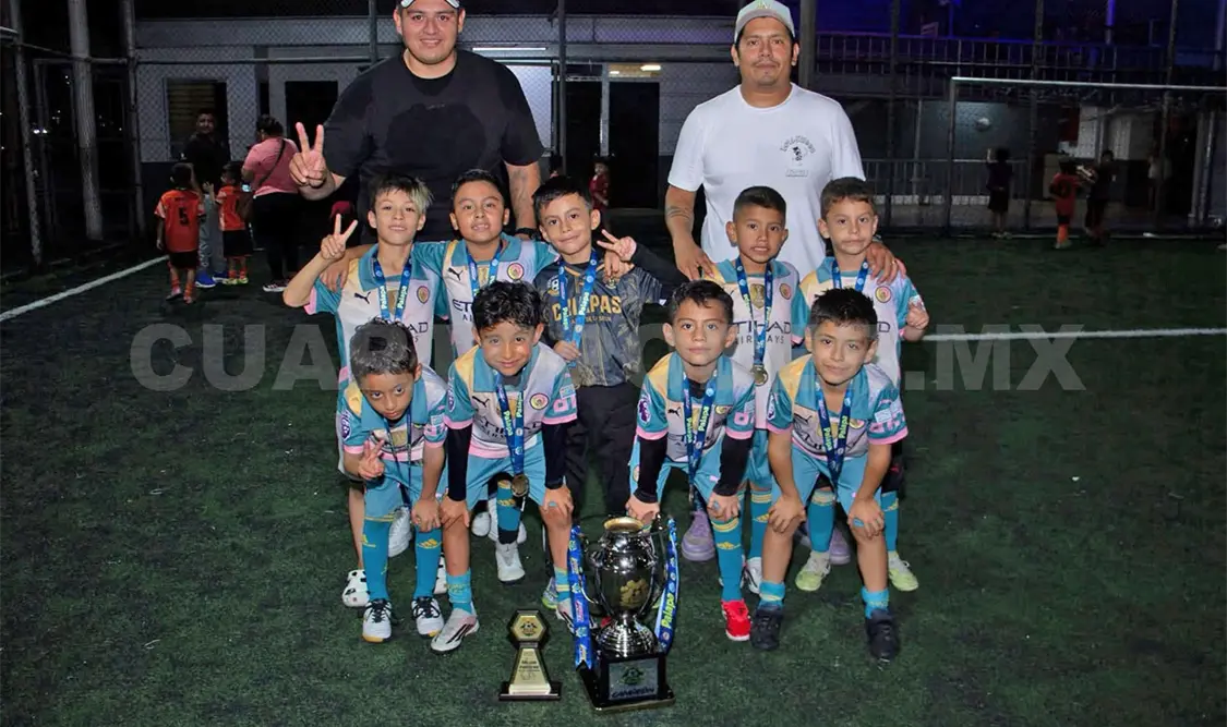 Deportivo Tuxtla celebró la obtención del bicampeonato tras vencer por 3-1 a Deportivo Chiapas en la final de la Liga Palapa de Futbol 7. Cortesía