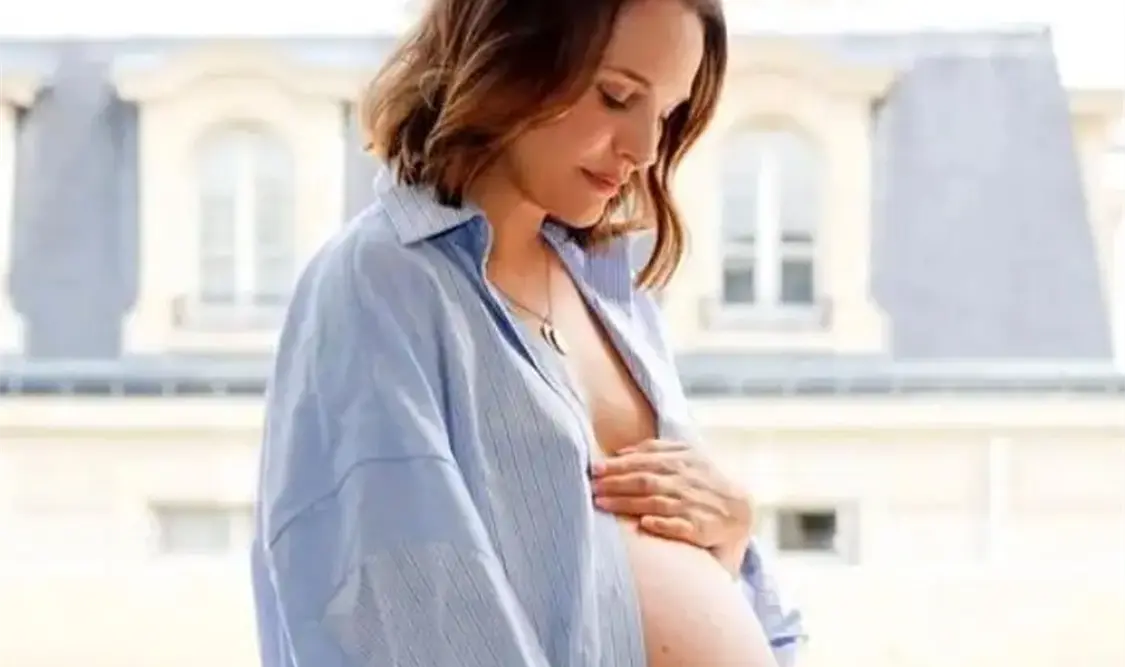 Natalie Portman presume embarazo