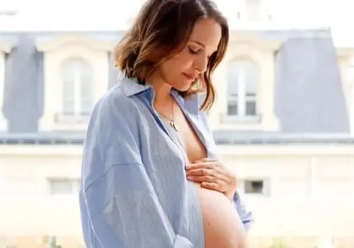 Natalie Portman presume embarazo
