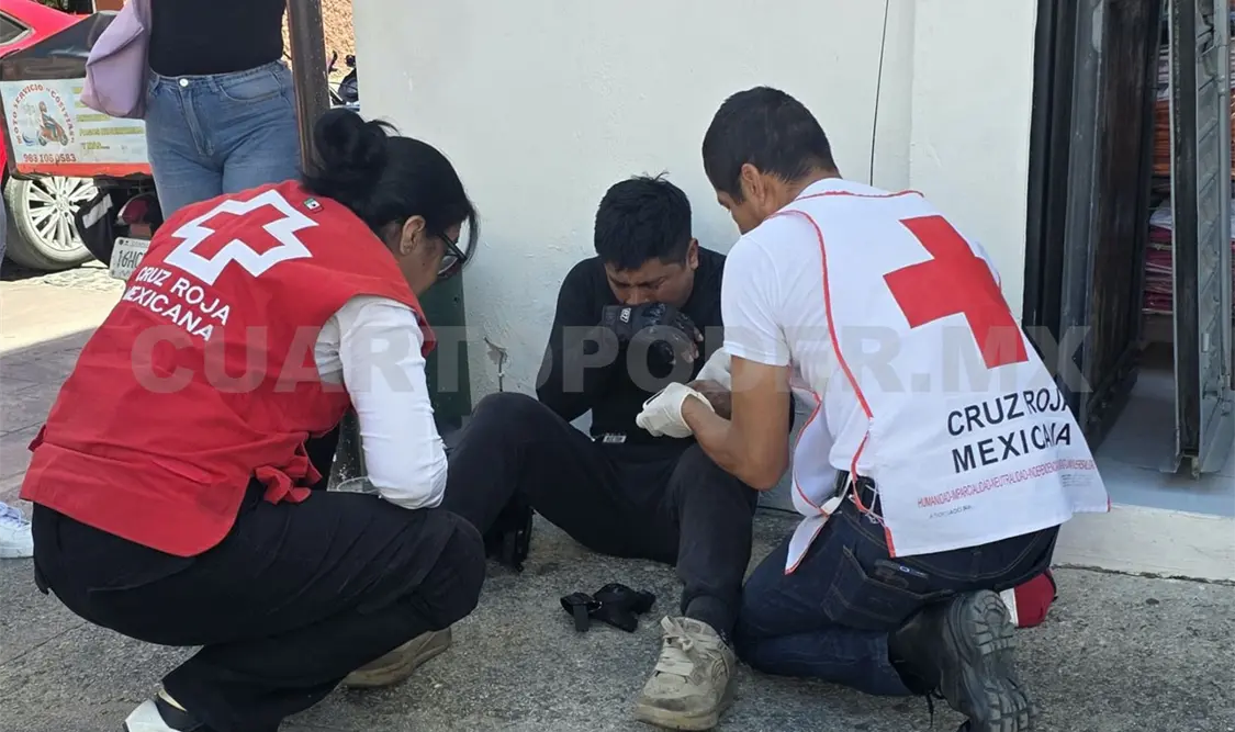 El individuo derrapó y cayó al pavimento. Fue auxiliado, sin requerir traslado hospitalario. Juan Orel / CP