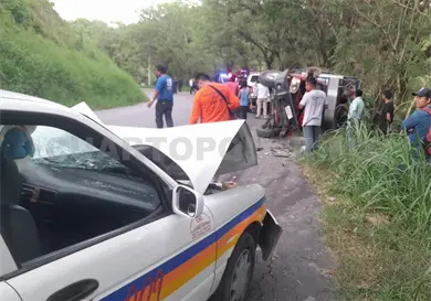 Encontronazo en el crucero Gololtón; varios lesionados Encontronazo en el crucero Gololtón; varios lesionados