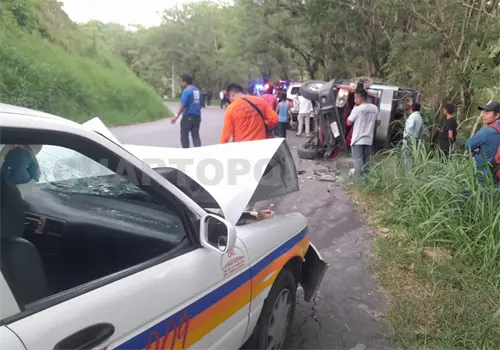 Encontronazo en el crucero Gololt&oacute;n; varios lesionados