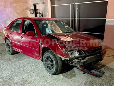 Automovilista huye tras causar fuerte accidente Automovilista huye tras causar fuerte accidente