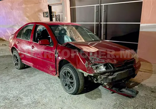 Automovilista huye tras causar fuerte accidente Automovilista huye tras causar fuerte accidente