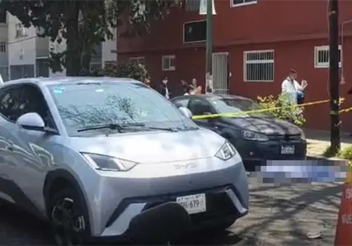 Fallece anciano al bajar de taxi por aplicación Fallece anciano al bajar de taxi por aplicación