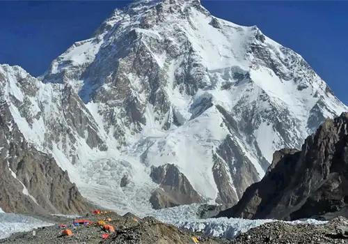 Hallan cuerpos de nueve alpinistas tras avalancha Hallan cuerpos de nueve alpinistas tras avalancha