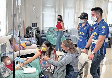 García y Gutiérrez llevan sonrisas a hospital García y Gutiérrez llevan sonrisas a hospital