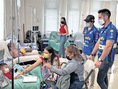 García y Gutiérrez llevan sonrisas a hospital García y Gutiérrez llevan sonrisas a hospital