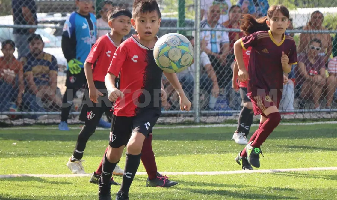 Equipos, entrenadores y familias forman parte de un campeonato que promueve la formación integral de los futuros talentos del Futbol chiapaneco. Diego Pérez/CP