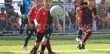 Reforma impone condiciones con goleada