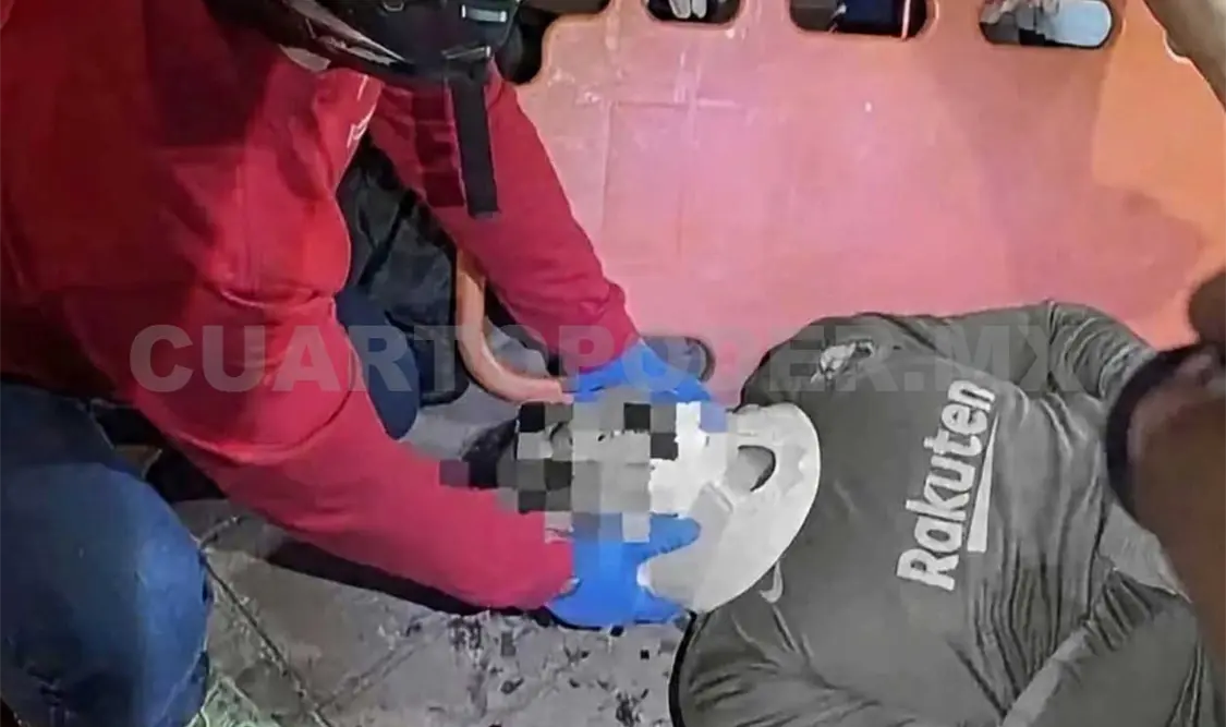 Socorristas del Erech y de Protección Civil atendieron al motorista que, entre lo más grave, presentaba una herida en la cabeza. CP