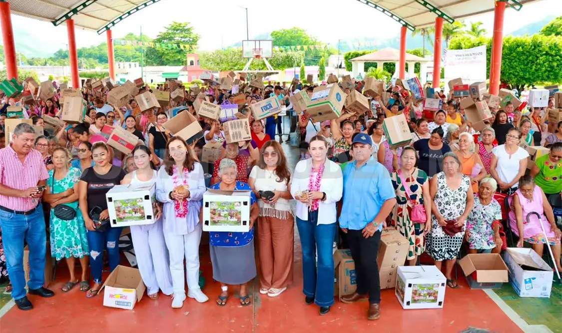 Valeria Rosales Sarmiento entregó 900 paquetes de aves. Cortesía