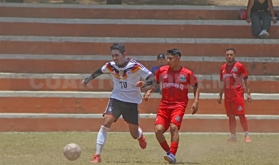 El duelo fue intenso y mantuvo la emoción hasta los minutos finales, en la Unidad Deportiva de la colonia Patria Nueva. Alan Pola/CP