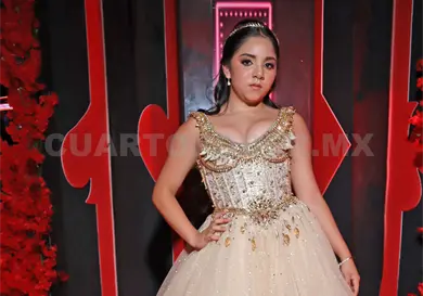 Fernanda vive su festejo al máximo Fernanda vive su festejo al máximo