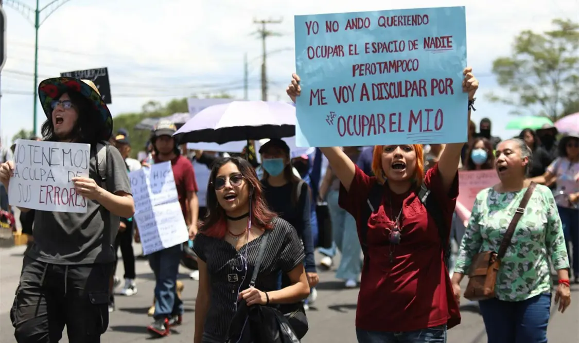 Presentan primeros amparos aspirantes aprobados en UNAM