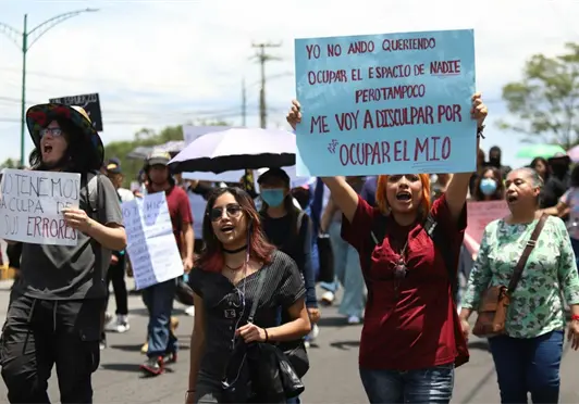 Presentan primeros amparos aspirantes  aprobados