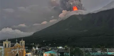 Evacúan personas por erupción de Volcán de Fuego Evacúan personas por erupción de Volcán de Fuego