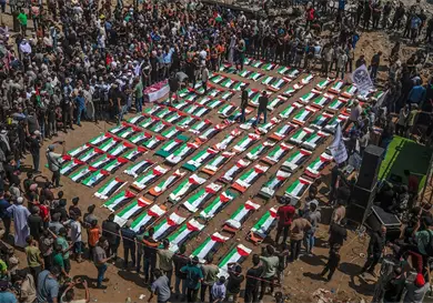 Entierran en Gaza a 112 parientes Entierran en Gaza a 112 parientes