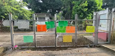 Contin&uacute;an tomadas las Instalaciones del Bienestar