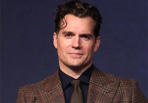 Henry Cavill se une a Warhammer