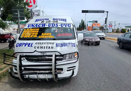 Colectivo atropella a motociclista en bulevar