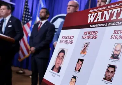 Anuncia recompensas por l&iacute;deres del cartel