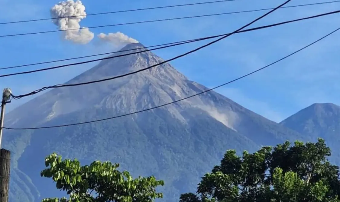 Volcán de Fuego reduce actividad eruptiva