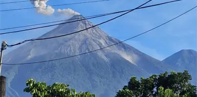 Volc&aacute;n de Fuego reduce actividad eruptiva