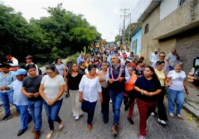 Arrancan una calle m&aacute;s en Los P&aacute;jaros