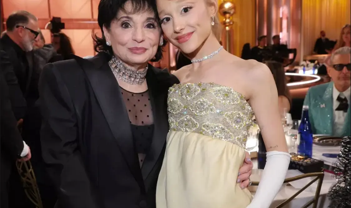 Mamá de Ariana Grande la defiende