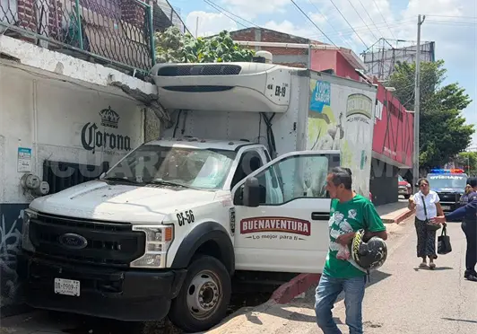 Acaba estampado en fachada de negocio en colonia Acaba estampado en fachada de negocio en colonia